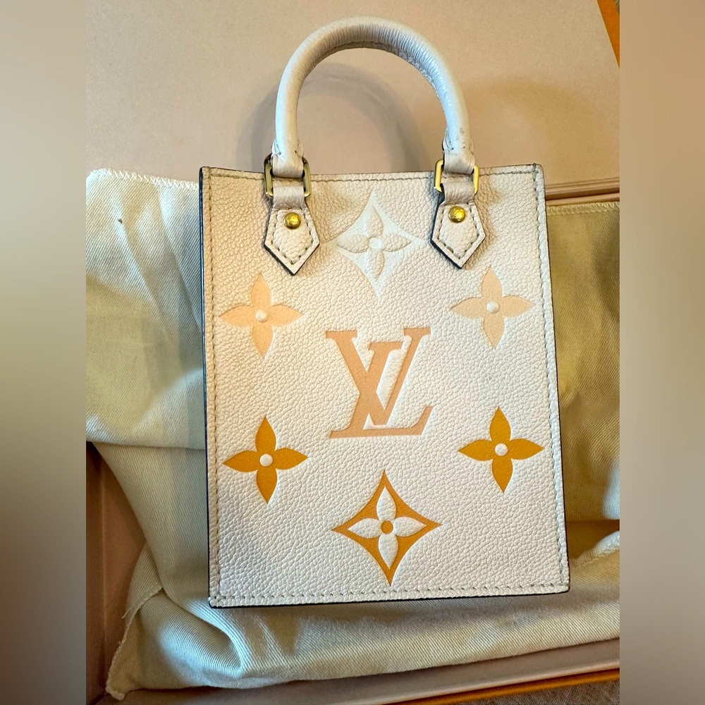 Louis Vuitton Spring 2022 Empreinte Monogram Giant Bicolor Sac Plat Petit Cream